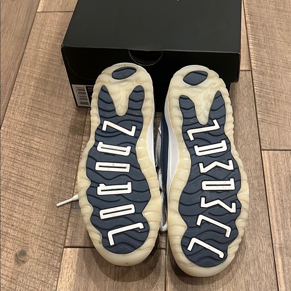 **Brand New** Nike Jordan 11  Retro 3 Y White and Midnight Navy Sneakers - Picture 2 of 5